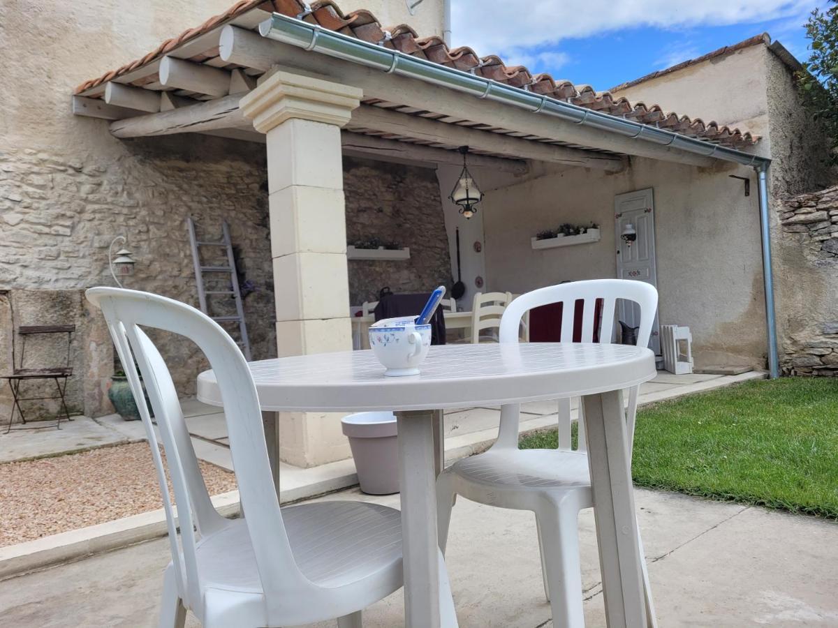 Grange Voutee Avec Jardin Villa Mane  Exterior photo