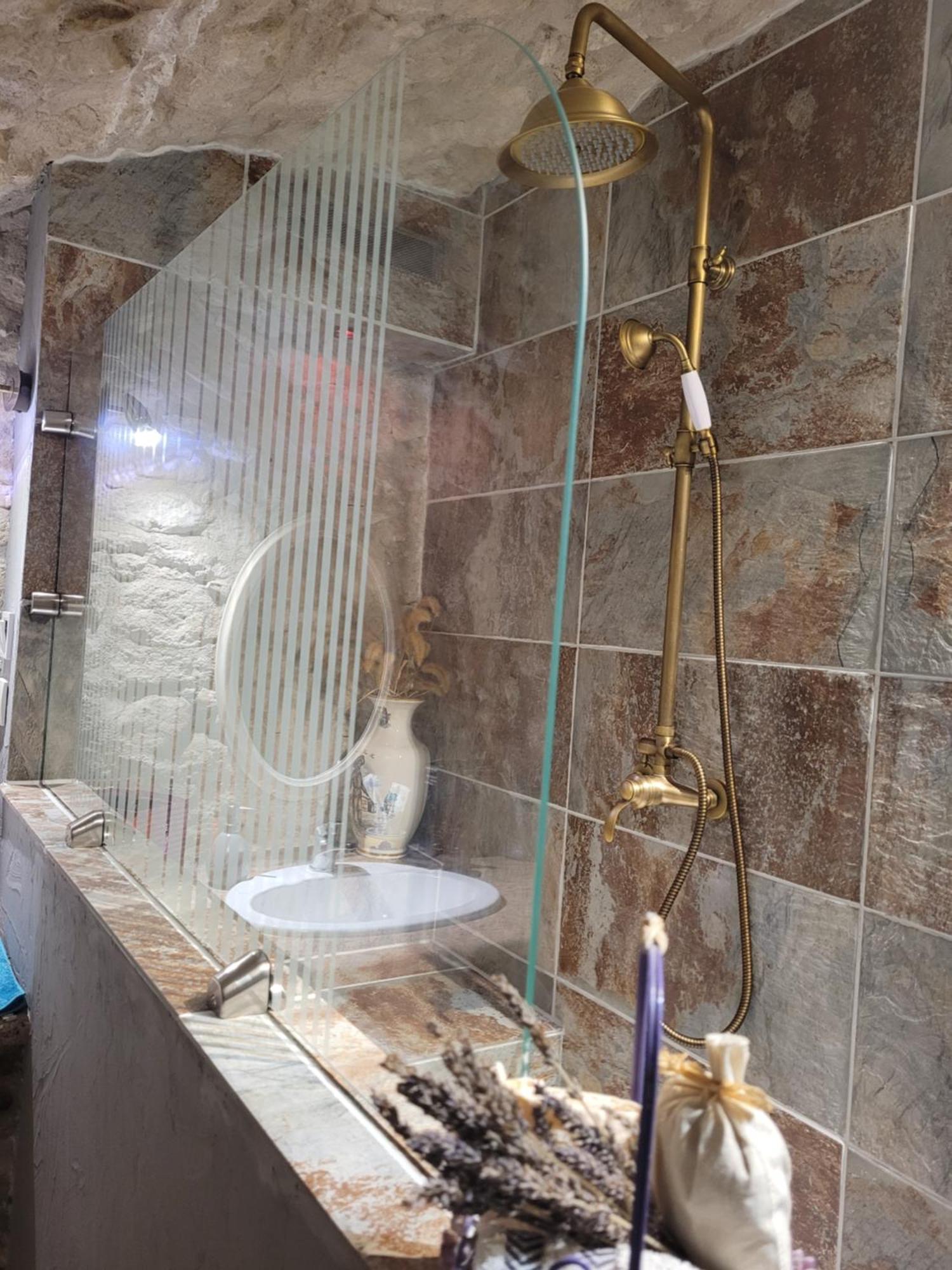 Grange Voutee Avec Jardin Villa Mane  Room photo